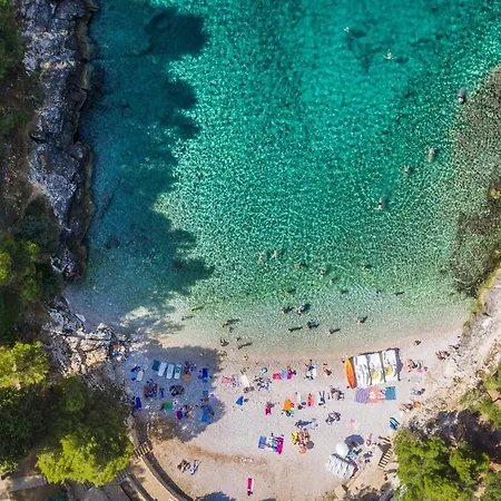 Laveruda With Balcony And Free Parking Апартаменти Пула