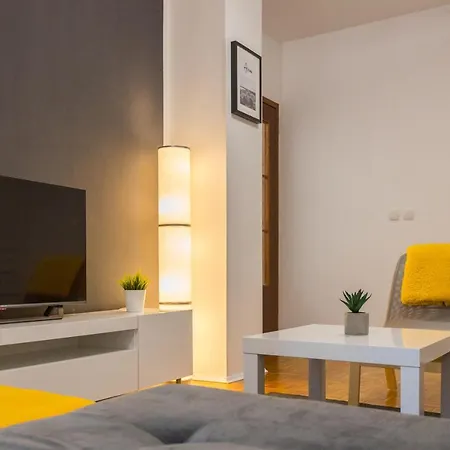 Apartament Laveruda With Balcony And Free Parking
