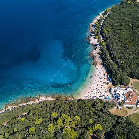 Laveruda With Balcony And Free Parking
