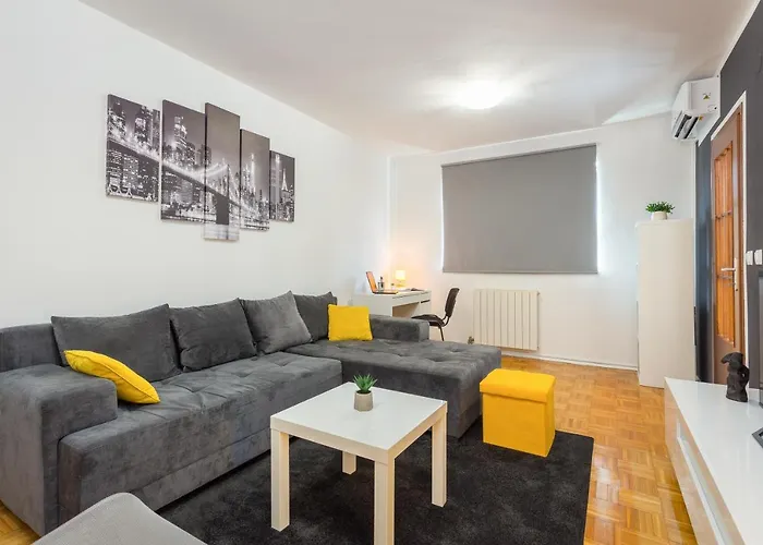 Daire Laveruda With Balcony And Free Parking *
