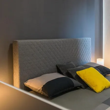 Laveruda With Balcony And Free Parking 아파트 풀라