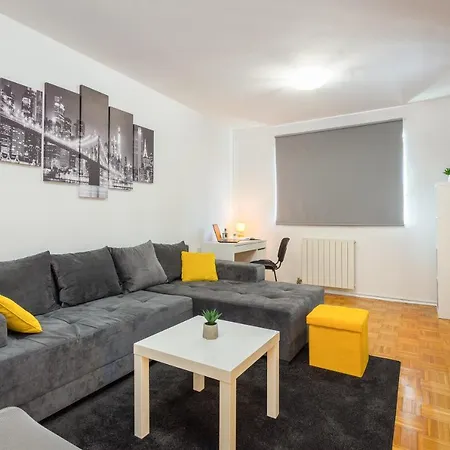 Apartment Laveruda With Balcony And Free Parking *