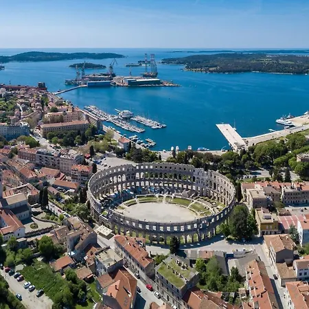 Apartment Laveruda With Balcony And Free Parking Pula