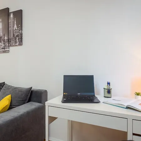 Laveruda With Balcony And Free Parking Pula