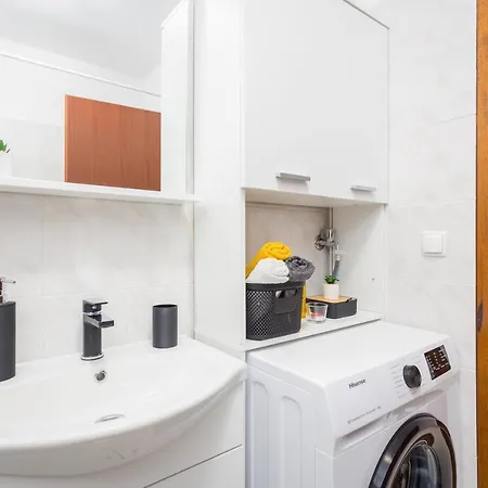 Laveruda With Balcony And Free Parking