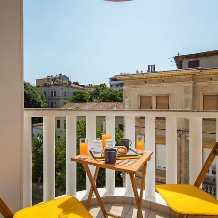 Laveruda With Balcony And Free Parking Apartman *