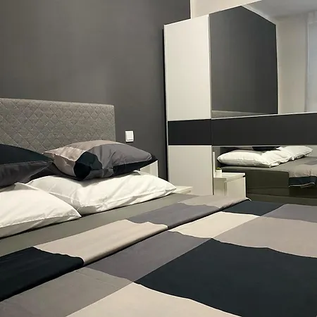 Laveruda With Balcony And Free Parking *