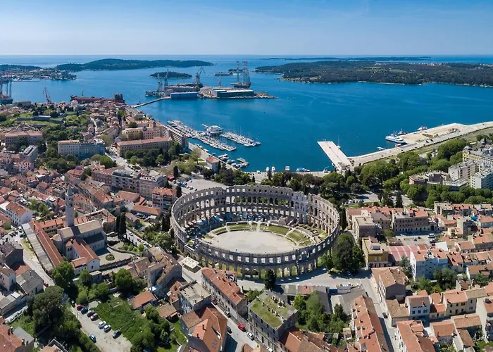 Apartmán Laveruda With Balcony And Free Parking Pula