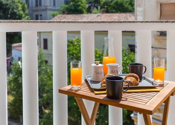 Apartmán Laveruda With Balcony And Free Parking *