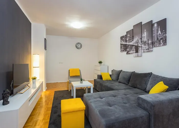 Laveruda With Balcony And Free Parking