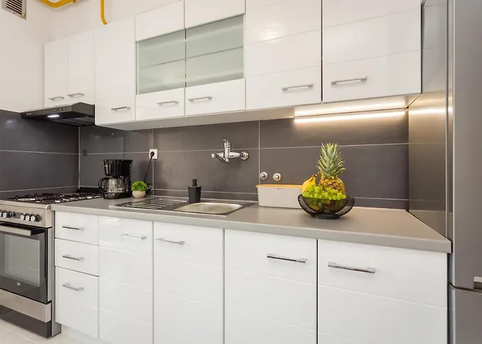 Laveruda With Balcony And Free Parking *