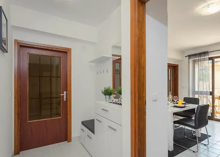 Laveruda With Balcony And Free Parking