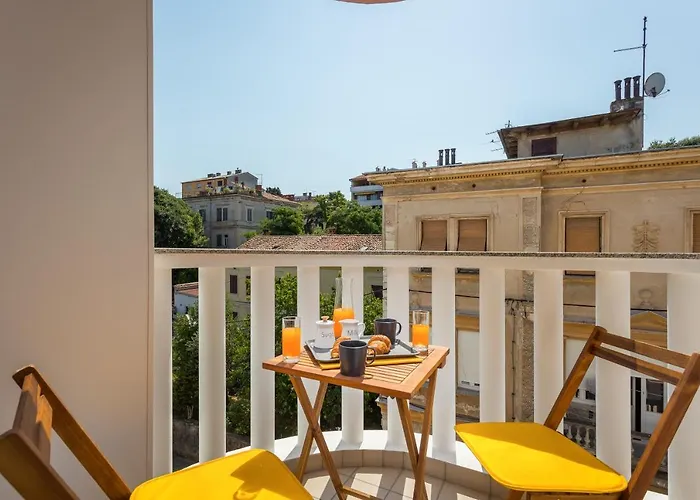 Laveruda With Balcony And Free Parking Apartmán *