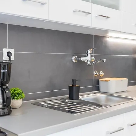 Laveruda With Balcony And Free Parking *