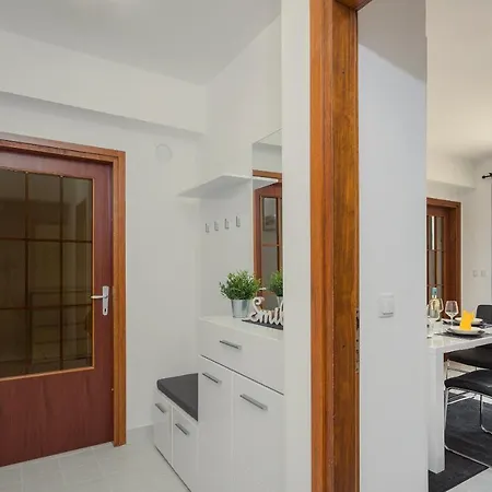 Laveruda With Balcony And Free Parking